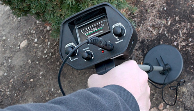 Picture 2 of Professional Waterproof Metal Detector