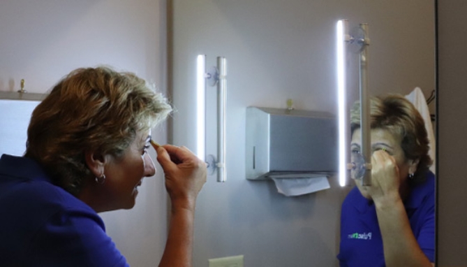 Picture 2 of Rechargeable Vanity Light Bar with Touch Control