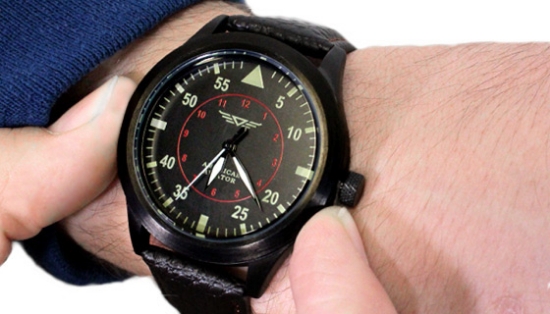 When you are a combat pilot, every second counts. That is why early aviator time pieces featured the seconds in a large, easy-to-read display on the face. Just like in this commemorative, World War II-style <strong>American Aviator Watch</strong> with leather wrist strap.