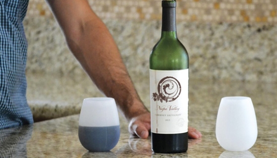 Enjoy a glass of wine by the pool or at your next backyard barbecue with these unbreakable, Portable Silicone Wine Glasses!