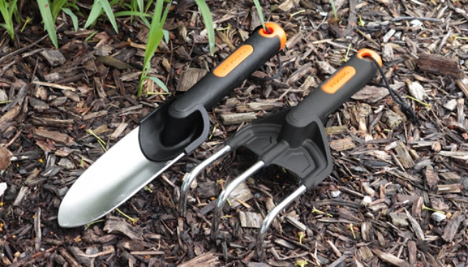 Picture 2 of Fiskars Duraframe Gardening Tools: Handheld Transplanter or Cultivator