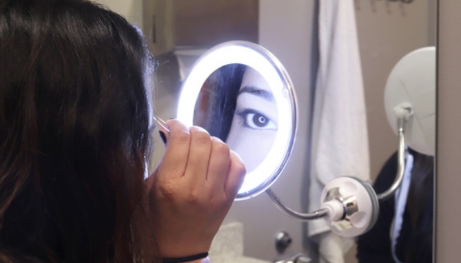 Picture 3 of Flexible Light Up Stretch Magnification Mirror