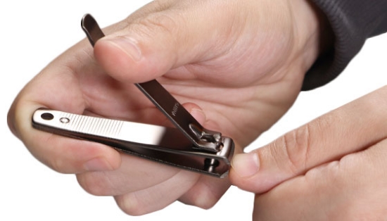 Haus of Steel makes superior quality stainless steel nail clippers and tweezers. In this convenient Travel Kit you get both clippers and tweezers in a handsome, faux leather pouch equipped with a magnetic clasp.