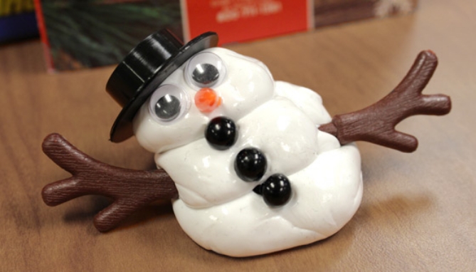 Build your very own indoor snowman and watch him melt before your very eyes! This kit contains everything you need to construct a customized snowman!