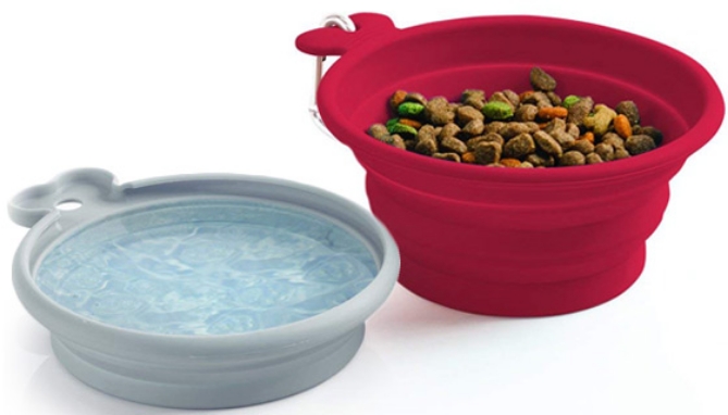 Feed your pet on-the-go with the Pop-Up Food & Water Bowl Set! The travel pet bowl's interlocking and collapsing design allows pet owners to walk their furry loved ones with ease.