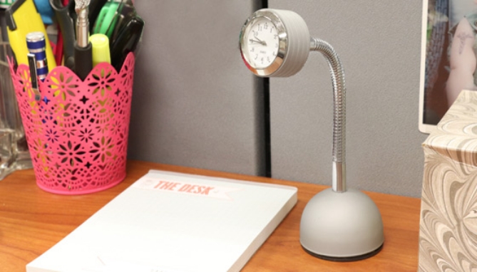 Picture 2 of Desktop Swivel Quartz Analog Clock