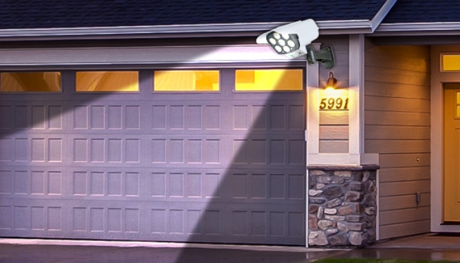 7000K Solar-Powered LED Security Light with Remote Control