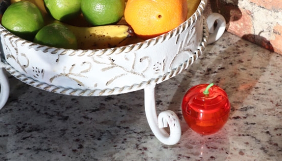 Attract and kill pesky fruit flies with this all-in-one trap by Raid<sup>&reg;</sup>, the most trusted name in pest control. Though they're one of the most common pests in any home, their small size makes them hard to get rid of.