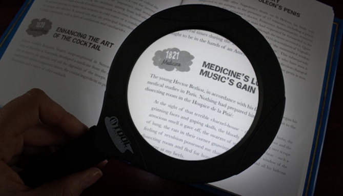 Picture 2 of Powerful 3x Magnifying Glass w/ Advanced COB Lighting