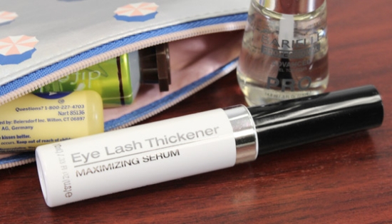 Here is the missing step of your makeup routine you never knew you needed! This clear eyelash thickener helps instantly intensify every mascara for a smooth application and visibly thicker lashes.