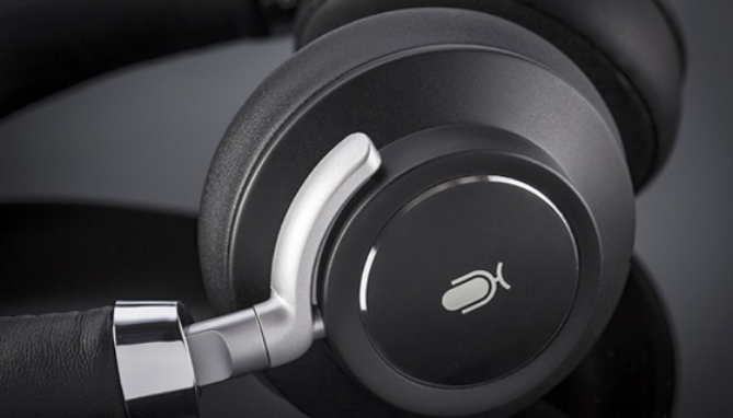 These BLUETOOTH<sup>&reg;</sup> Stereo Headphones from Audiolux include all the bells and whistles of name brand headphones, without the ridiculous price tag. You'll never buy another pair of headphones!