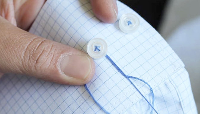 Picture 4 of Portable Mini Sewing Kit