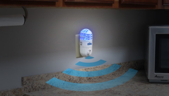 Picture 3 of The 2-in-1 Atomic Bug Zapper and Ultrasonic Rodent Repeller