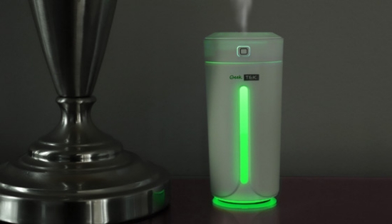 The <strong>7 Color Changing Portable Diffuser</strong> is the perfect personal humidifier for use just about anywhere.