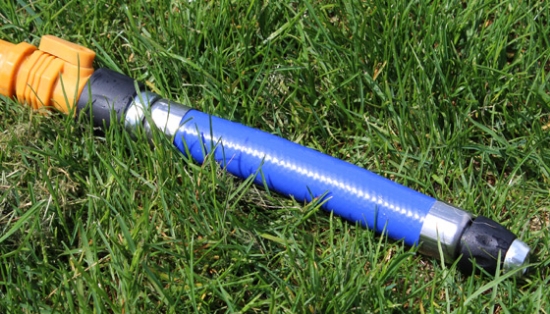 The Flexi Blaster features the only Easy One-Touch hose spray nozzle on the market. Just touch the blue hose section and the nozzle magically turns on. As soon as you release your touch, it immediately shuts off, saving you money on your water bill.