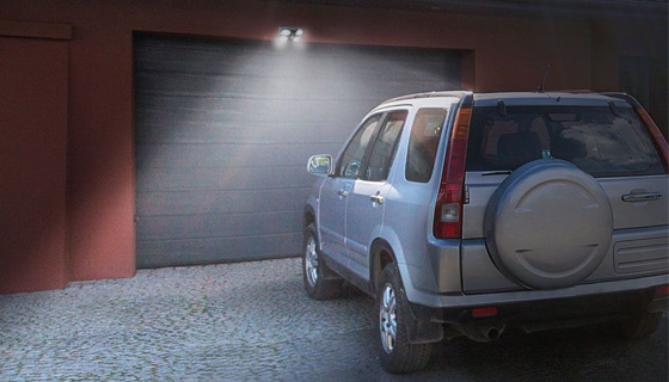 Picture 2 of 750 Lumen Solar Quad Beam Motion Light