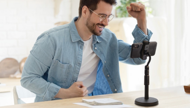 Picture 3 of Adjustable Desktop Microphone Style Phone Mount