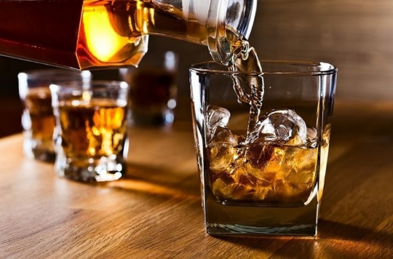 Cheers to the Ultimate Whiskey-Drinking Experience