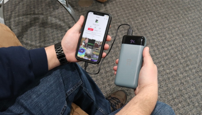 Picture 2 of Digital Display 20,000mAh Ultrapack Power Bank with Bonus Cords