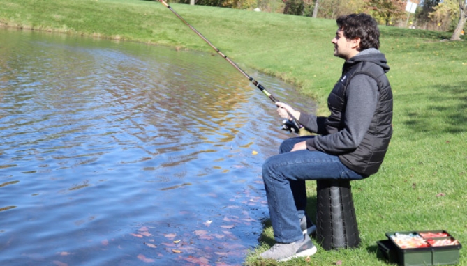 Heavy-Duty Collapsible Portable Stool: 220lb Capacity