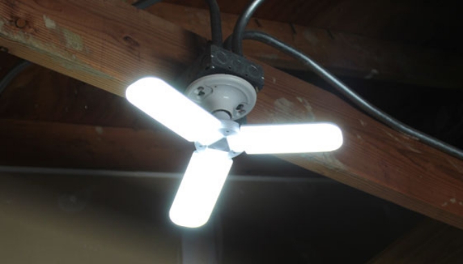 Picture 2 of Universal Folding Triple Panel Ceiling Light: 3500 Lumens