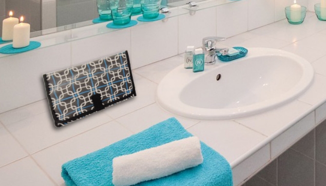 Picture 3 of Hanging Toiletry/Cosmetic Bag