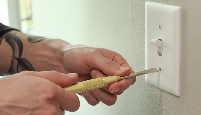 Picture 5 of The Handy Hammer by Kikkerland: 5-in-1 Hammer and Screwdriver Set   