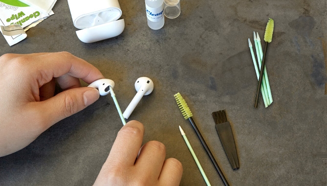 Picture 2 of Earbud Cleaning Kit by Kikkerland - 11 Pieces