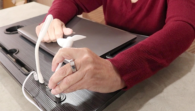 Picture 5 of 23.5 Inch Folding Laptop & Work Desk with 4 USB Ports