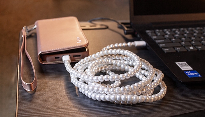 Picture 4 of Rapid Charging 60W Pearl Dual-Ended USB-C 6ft Cable