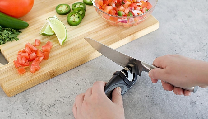 Picture 4 of DD-Chef's Choice Mini 2-Stage Knife Sharpener (Dented Packaging) 